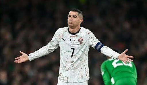 Roberto Martinez đối mặt bài toán khó